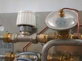 Functions of substations Warmwasser Kaltwasser 45 C 10 C 1 1 9 2 3 4 10 Netz RL 20-40 C Netz VL 65 C 1 7 6 8 5 1 1 1 1 25-40 C Heizung RL 65 C Heizung VL 1 Absperrventil 2 Rückschlagklappe 3