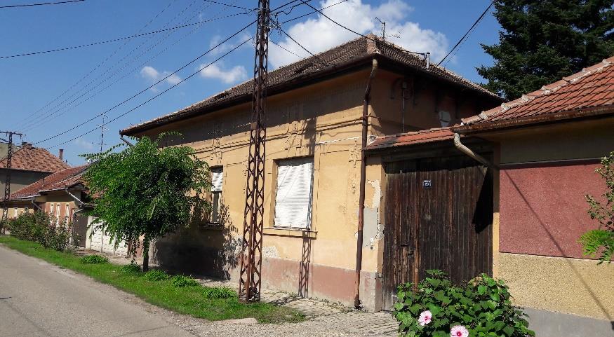 polgári lakóépületeinek karakterét őrzi.