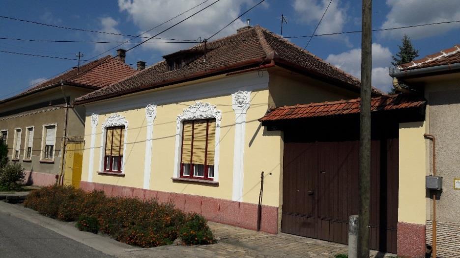 Védelem jellege: az utcai homlokzat tömege, homlokzati