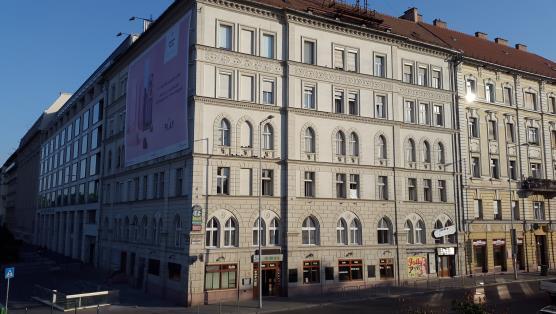 BERUHÁZÁS A Közraktár utca 34.