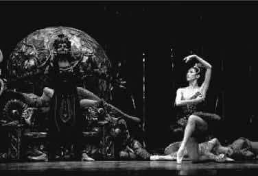 Mivel szerzői jog nem védi Shakespeare-t, Moliere-t, Goethét, Schillert, vagy akár az ókori görög szerzőket, a rendezők teljesen saját világlátásuk, saját mondanivalójuk igénye szerint alakíthatják,