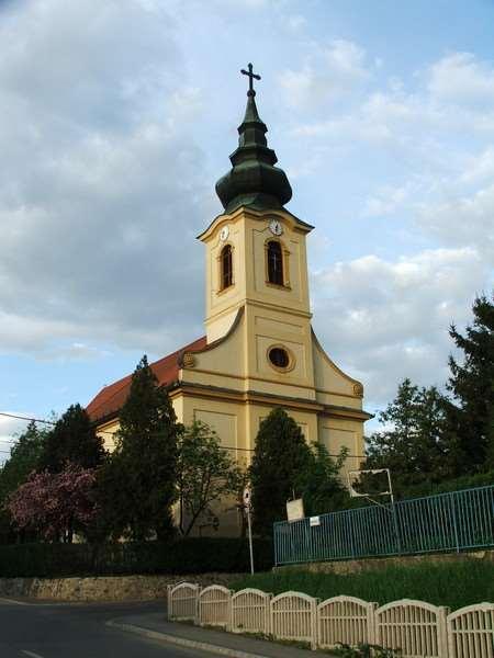 42 Műemléki védettség alatt álló épületek: RÓMAI KATOLIKUS TEMPLOM (SZENTHÁROMSÁG) Megnevezése: Római katolikus templom Védettsége: Műemlék Törzsszám: 6953 Kategória: szakrális építmény Címe: