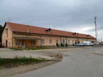46 Megnevezése: Faluszövetkezet központi épülete Védettsége: helyi egyedi védelem Kategória: Agrár ipari Címe: Major utca Helyrajzi szám: 900 FALUSZÖVETKEZET KÖZPONTI ÉPÜLETE Állapota: Jó Leírás: A
