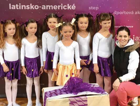 vybojovala vo veľkej konkurencii 14 gymnastiek krásne 2. miesto. V máji sme sa zúčastnili na Prehliadke podiových skladeb v Olomouci.