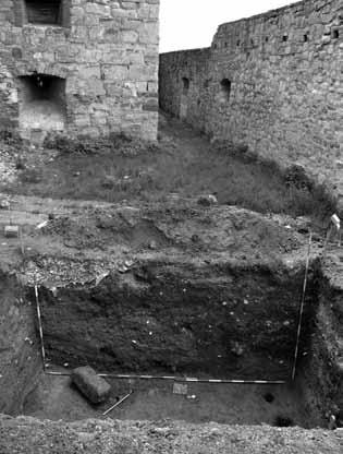 Kutatási jelentések 89 befejezetlennek ítélt) ásatása során meghatározott szintnél mélyebben fekvő rétegekből is került elő török kori leletanyag a feltárásunk során.