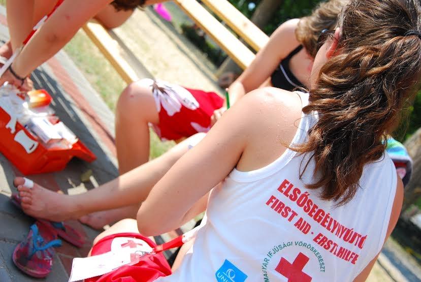 SAJTÓKÖZLEMÉNY Gyerekek sérültek meg leggyakrabban a Balatonnál Balaton, 2015. július 21.