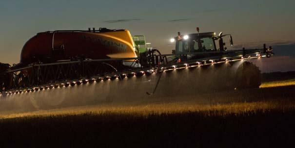 Alapfelszereltsé és extrák Széria: Opionális: FENDT 800 VARIO: VILÁGÍTÁS Remek fényviszonyok éjjel is FELSZERELTSÉG-VÁLTOZATOK Fendt 800 Vario: Átondolt.