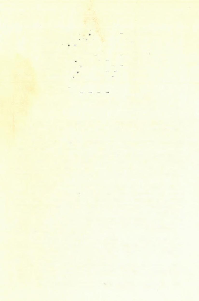 268 H O RU SITZKY H EN RIK (3 0 ) 100 súlyrészben van : Sziliciumdioxid (SiO,)... _. 50'88 súlyrész Aluminiumoxid (A IJ )3)....... 14-88 <( Vasoxid (F e s,0,,)............. 8 33 (( Kalciumoxid (CaO).
