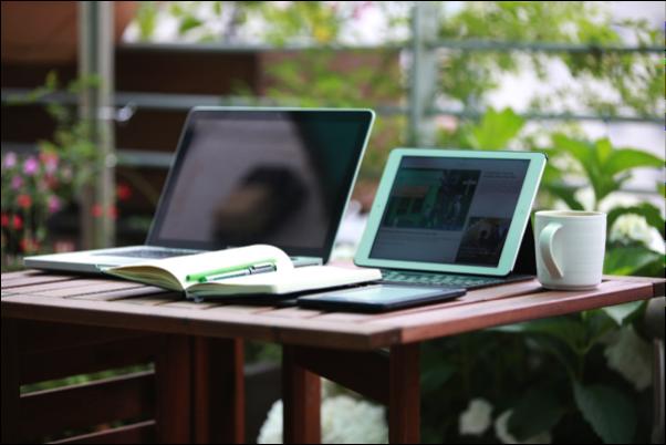 KÖNYVVIZSGÁLÓK LAPJA E-LEARNING TÉRÍTÉSMENTES E-LEARNING ELŐADÁSOK AZ OKTATÁSI KÖZPONTNÁL A Magyar Könyvvizsgálói Kamara idén is térítésmentesen biztosítja tagjai részére a szakmai továbbképzési