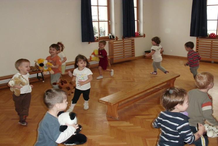 IV. 6. Mozgás Ép testben ép lélek. (Iuvenalis) Mozgás: A test Isten ajándéka, s mint minden ajándékot óvni kell, s erre meg kell tanítani a gyermeket is.