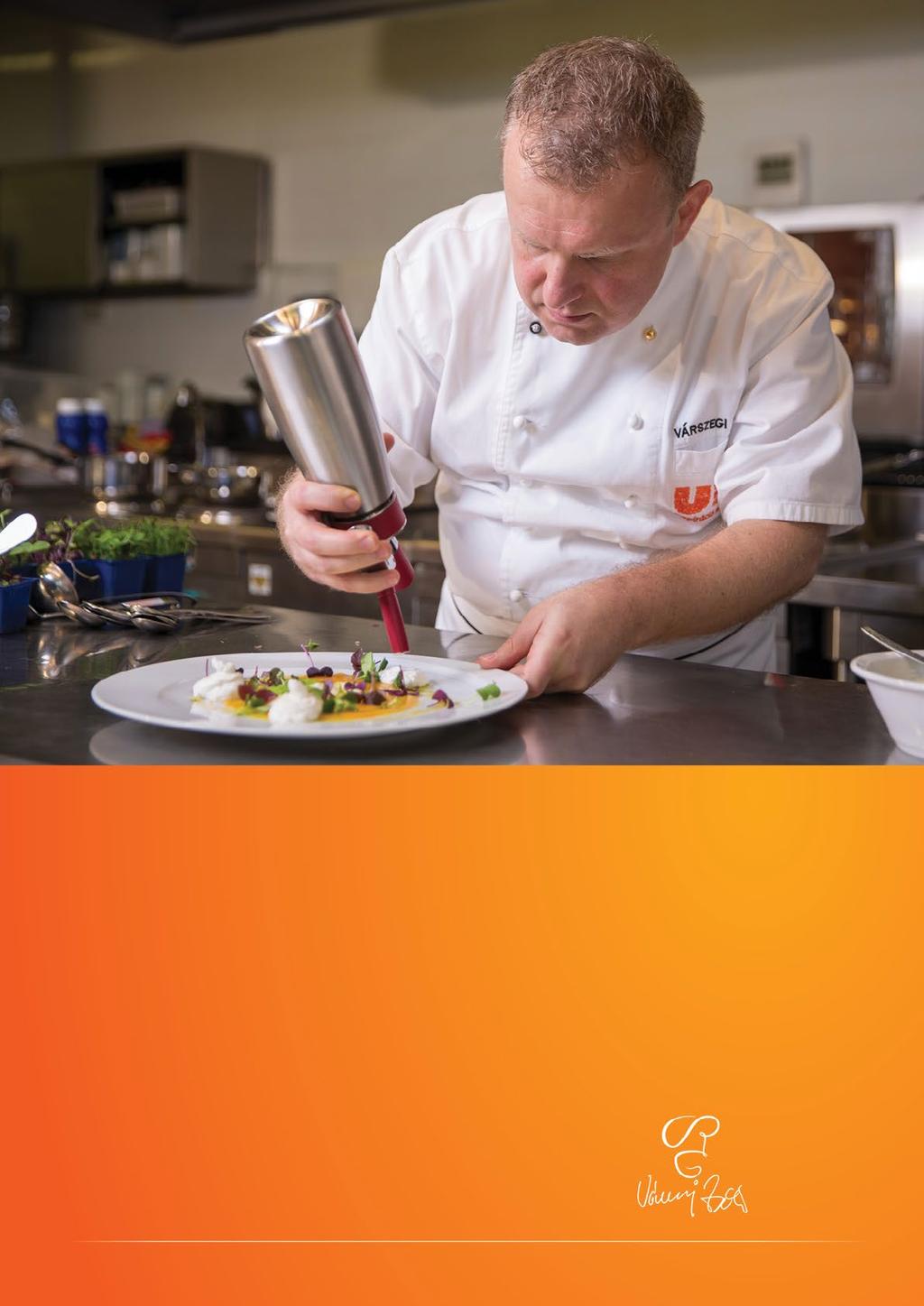 Grillezett lazacderék, currys garnélaraguval 16 Karalábés bulgurrizottó borjúgombóccal 17 Kókuszos pannacotta mangózselén 18 Chilis csokoládétortácska eperraguval 19 Fehér csokoládéhab, mézes