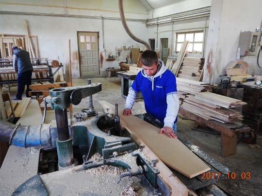CONSTR ZSOLATI Kft. 2017.10.03 Oroszhegyen C- Zsolati Kft.-nél dolgoztunk. Faházakkal, nyílászárókkal, egyéb faipari termékekkel foglalkoznak. 1.