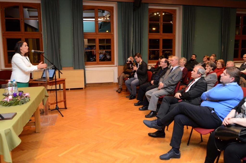 Novák Katalin előadása a püspöki székházban A Keresztény Értelmiségiek Szövetsége Egyesület kaposvári csoportja meghívására előadást tartott Novák Katalin család- és ifjúságügyért felelős államtitkár.