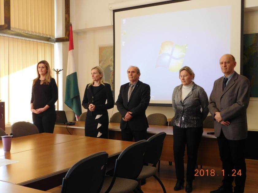 Közigazgatás Folyamatos szakirányú képzések és vizsgák A Somogy Megyei Kormányhivatal részéről Dr. Neszményi Zsolt kormánymegbízott, Vetési Bernadett főigazgató köszöntötte 2018.