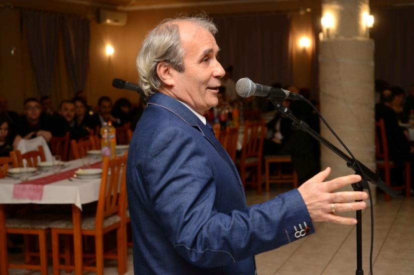 Díjak és elismerések átadása a játékvezetőknek Dr.
