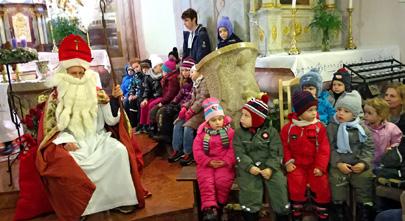 n November 3-án a Polgári Kör által szervezett Szent László Emlékesten vettek részt nagycsoportos gyermekeink, hetekig készültek a pajzsok, kardok, címerek, és a témához kapcsolódó