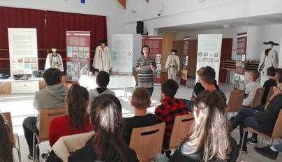 Iveta Zuskinová a gyűjtemény anyagát Pavol Socháň, Jozef Doležal, František Hodoš fényképeivel, továbbá 19. és 20. századi kiállítási tárgyakról készült rajzokkal színesítette.
