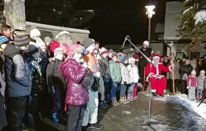 Karácsonyra készülődve közel ezer mézeskalácsot sütöttünk. n A Mikulást az iskolában és a templomban vártuk. December 21-én karácsonyi szentmisén vesz részt az egész iskola.