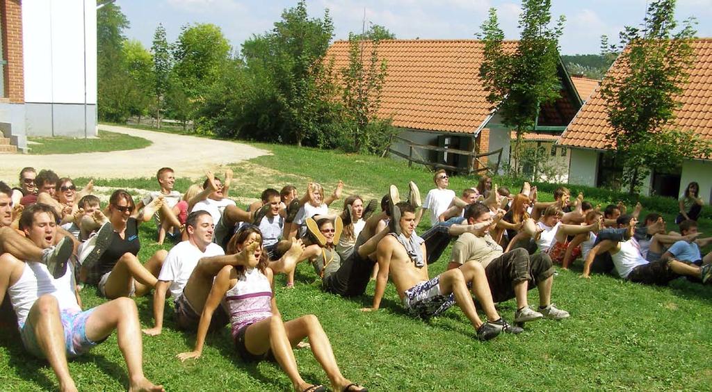 mechanikai modelljére épül. Szakmai programjaink ezen rendezvényeken kívül kurzusként és műhelymunkaként is folynak, melyekre a Programjaink fejezetben bővebben is kitérünk.