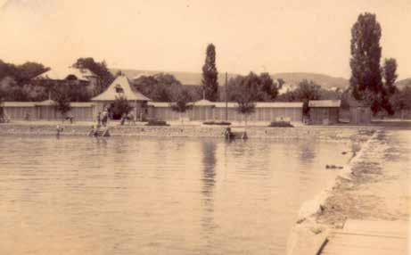 arra, hogy nem kell külföldre járni nyaralni, fürdeni, amikor itt van e gyönyörű vidék, a Balaton.