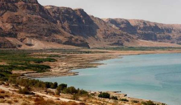 Pagina de stiinta Legătura Mării Roşii cu oceanul se face prin strâmtoarea Bab el Mandeb şi prin Golful Aden.