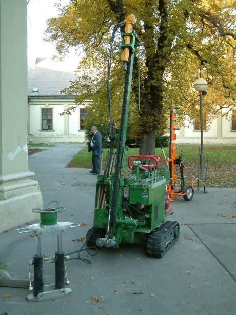 Az MRZB dinamikus mintavevő szondázó berendezés környezetvédelmi-geotechnikai alkalmazási lehetőségei: Kucsora Sándor 1 - Wiltsek Gábor 1, Kovács Balázs 2 1 Biokör Kft, Budapest, 2 GÁMA-GEO Kft,