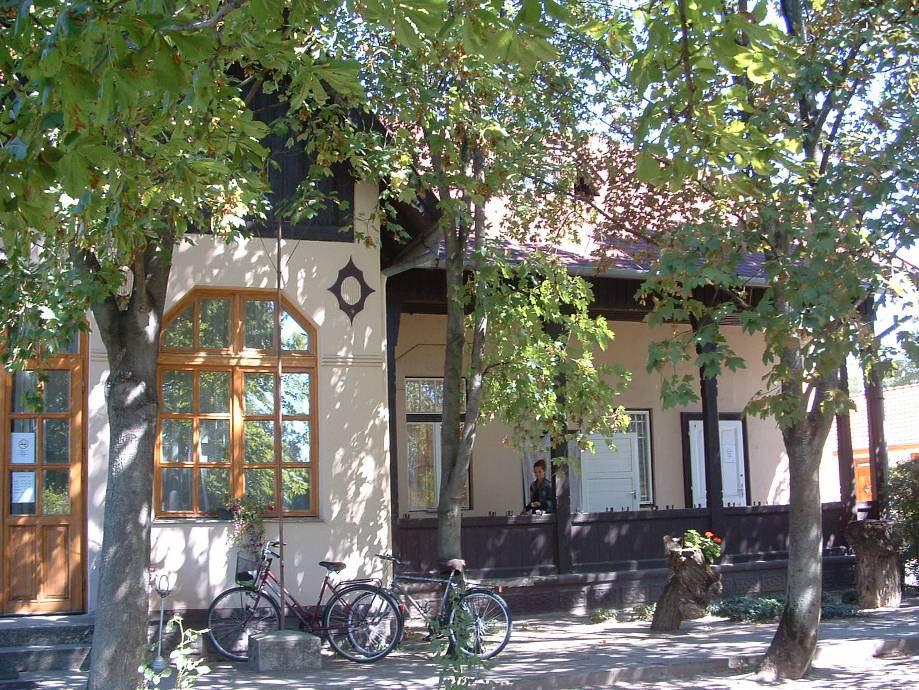 A művelődési házhoz hasonlóan a