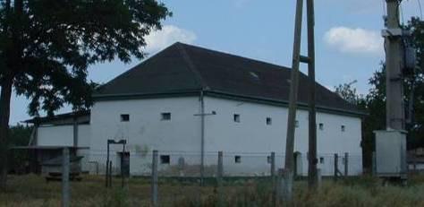 működött.