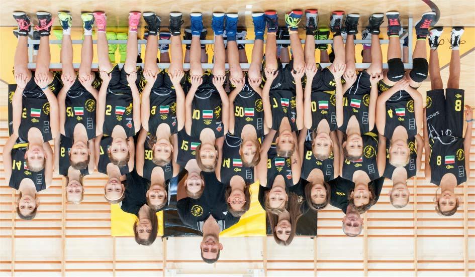 Kenguru (U11) leány csapat Hátsó sor (balról): Dohar-Fritz Krisztina, Dohar Zoltán, Gebri Orsolya, Jánossy Ervin k; álló sor (balról):