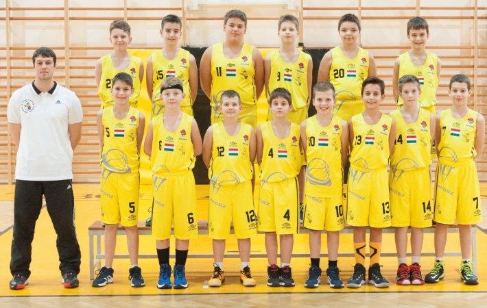 U12 fiú csapat Hátsó sor (balról): Csorba Gyula, Balaton Gergõ, Gyõrik Dávid, Hajdu Péter, Petréd zsombor, Illés Barnabás; elülsõ sor (balról): Sámuel Gergely (), Nagy Barnabás, Bálint Huba, Keszler