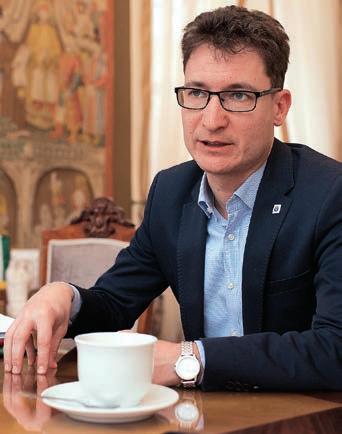 Székesfehérvár polgármestere szerint csak egyedül ez a törekvés alapozhatja meg azt a jövőképet, mely szerint Alba Regia hosszú távon is közép-európai gazdasági erőcentrum legyen.