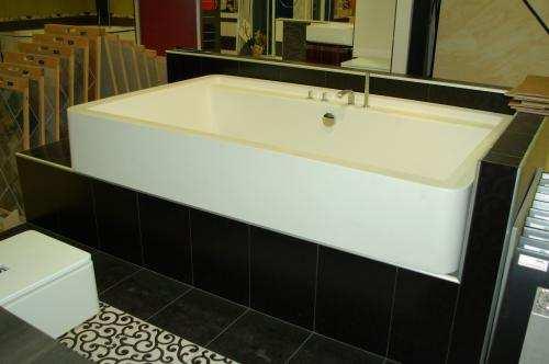 ÜLTETHETŐ MŰMÁRVÁNY MOSDÓ 56 X 38 FALI BIDET
