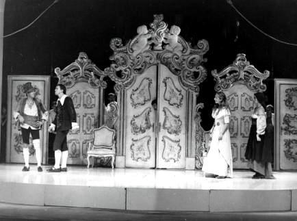 56 Fotó az Úrhatnám polgár c. előadásból, 1979, rend.
