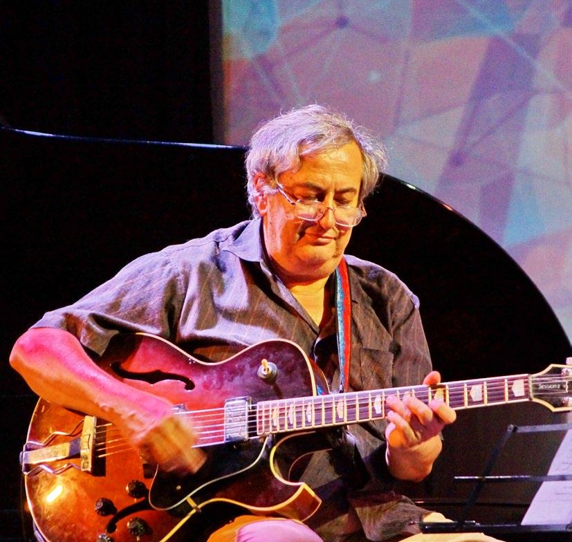 00 A Jazz Consort egy budapesti székhelyű jazz combo, melyet 1984-ben alapított Faragó Miklós jazzgitáros, és mely a kezdetektől, húsz éven keresztül jórészt trió formában játszott.