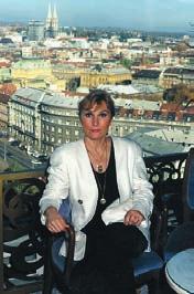 Tko je to? To je Dubravka Babić. Ona je slikarica.