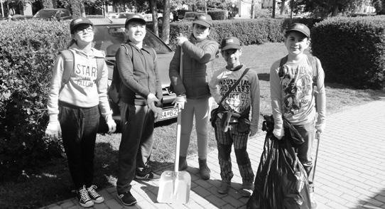 ünnep alkalmából köszöntötte dalokkal, versekkel, tánco kkal, jelenetek k el, b ábjátékkal, zongora- és gitárjátékkal az édesanyákat, nagymamákat az Inovatech épületében.