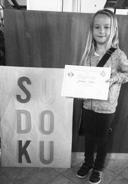 4 ŠKOLY ŽS 3/2017 do vody, potápanie a lovenie, skoky zo sedu a stoja, manipuláciu s plaveckými pomôckami a niektoré základné plavecké pohyby vo vodnom prostredí.