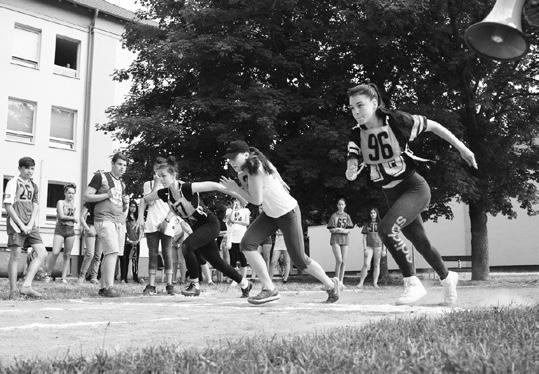 mája navštívili zamestnanci SŠ družobné mesto Ivančice. Prezreli si areál ZŠ T.G. Masaryka, zúčastnili sa otvorených hodín a pozreli si kultúrny program žiakov.