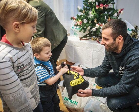 CSR-BESZÁMOLÓ 2016 AZ ÉLEMISZERBANKOS PROGRAM SEGÍTSÉGÉ- VEL NEMCSAK ÉLELMET, HANEM FIGYELMET IS KAPNAK, AZZAL, HOGY BEKOPOGUNK HOZZÁJUK ÉS KINYITJÁK AZ AJTÓT. itt volt.