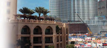 Hány km hosszú a Dubajon áthaladó szélességi kör, ha a Földet egy 670 km sugarú gömbbel modellezzük?