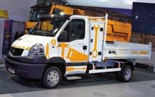 24 CAMION TRUCK&BUS 2009/8 JÁRMÛ ÉS FELÉPÍTMÉNY Renault Trucks újdonságok Intermat 2009 TÍPUSKÍNÁLAT-BŐVÍTÉS ÉS GAZDASÁGOSSÁG A Párizsban megrendezett Intermat 2009 kiállításon mutatta be a Renault