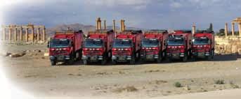 SZAKMAI FÓRUM CAMION TRUCK&BUS 2009/8 49 EXKLUZÍV 22 NAP CSODA LYONTÓL AKABÁIG Renault Trucks észak dél expedíció A CAPE TO CAPE MAGYARJA Felfedezőkedvnek nincs híján a Renault Trucks.