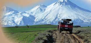 50 CAMION TRUCK&BUS 2009/8 SZAKMAI FÓRUM 1 a várható látnivalók leírását az útikönyvekből, de a helyszínen mégis megilletődtem, amikor megpillantottam például a Holttengert, a Jordán folyót végül is
