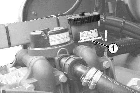 Tisztítás, ápolás és karbantartás 14.7.2 Permetező-szivattyú 14.7.2.1 Olajszint ellenőrzés Csak márkás vagy többcélú, 15W40 viszkozitású olajt használjon! Ügyeljen a helyes olajszintre!