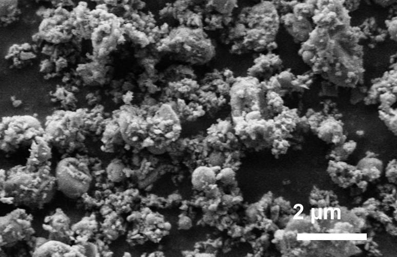 16. ábra. Az Al/SiC/Al 2 O 3 kompozit szerkezeti vizsgálata. a) SEM, b) XRD. A szerkezeti vizsgálatokból kiindulva, a 1-3 mikronos Al szemcsék mérete 1 µm átlagos nagyságúra csökkent.