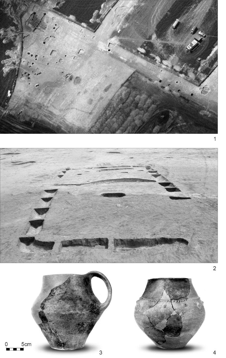 48 HONTI SZILVIA ET AL. XVIII. tábla Zamárdi Kútvölgyi-dûlõ 1. Légifelvétel az ásatásról, 2. A Balaton-Lasinja kultúra alapárkos háza (328. objektum) 3.