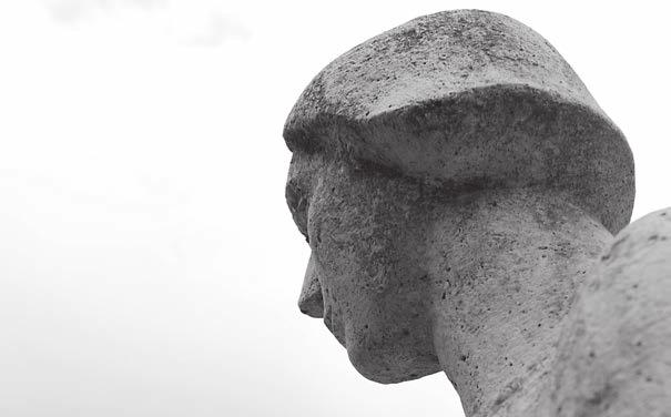 A könyves nő Somogyi Árpád: Nő könyvvel. 1961, szobor, Veszprém, a Pannon Egyetem központi épülete előtti tér Ez a közel kétszáz veszprémi szobor egyike.