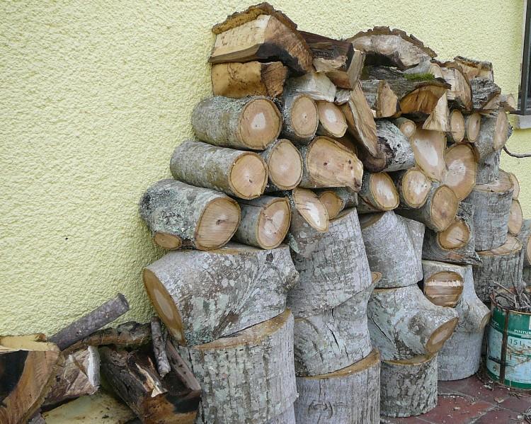 A jobboldali, csomagolt dohányon igaz, rá van írva, hogy dohány, de sokkal nagyobb betűkkel az, hogy dió.