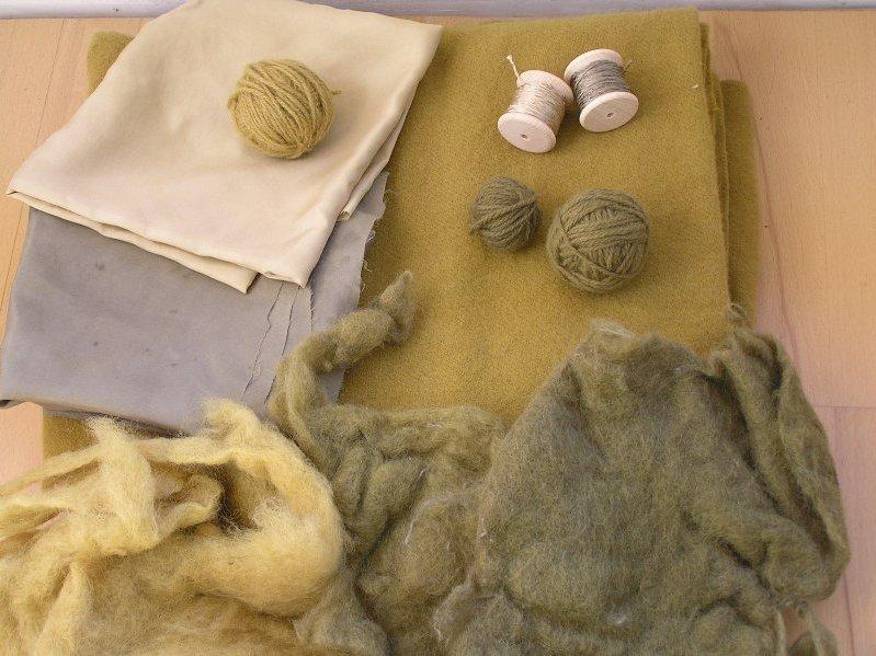 Az érett diókopáncs festékanyaga már egyértelműen barna színű. Oldószer nélkül is kioldódik, és vasedényben feketére sötétedik. Vasgálic hatására is megfeketedik.