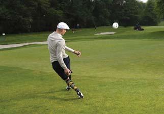A footgolf alapvetően a golf játékszabályait követi, de ötvözi azokat a labdarúgással, ennek köszönhetően pedig a férfi ak körében hatalmas a vonzereje.